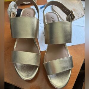 Good tone Aerosoles sandals